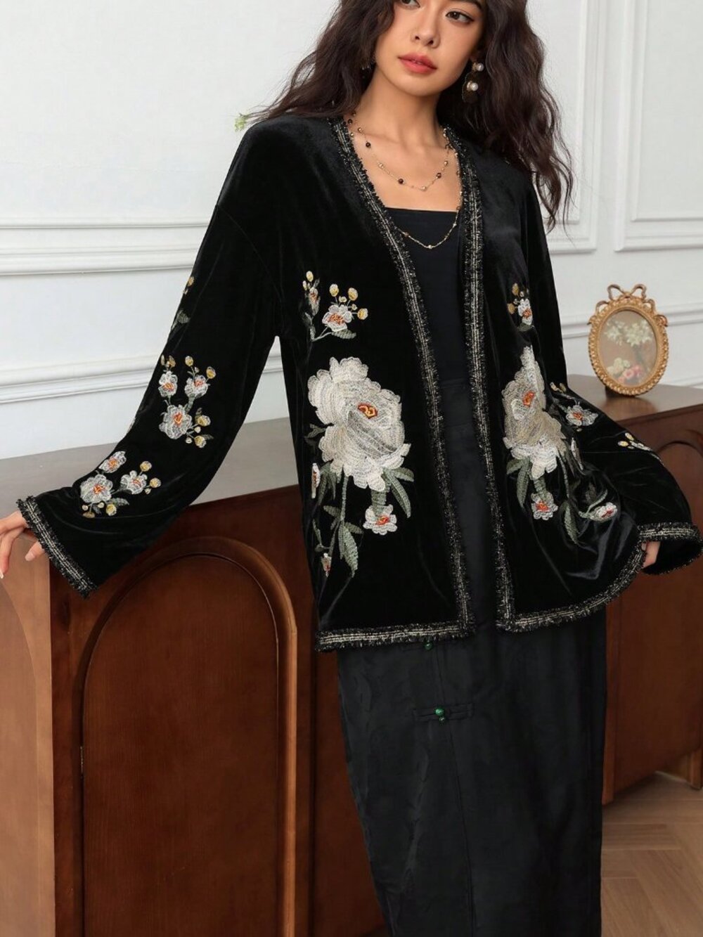 Black Chic Women's Embroidered Floral long Sleeve Jacket - Picture 4 of 8